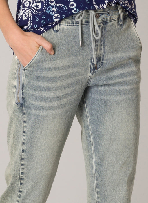 NOW 25% OFF: Yest Clothing Gerianne Jeans in Bleach Blue Denim