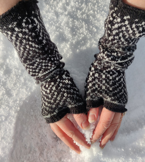 Annie Glue Fingerless Gloves in the Nord Pattern