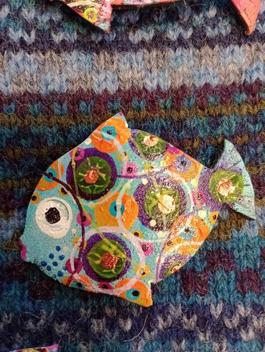 Skaramanda - Happy Fish Brooch