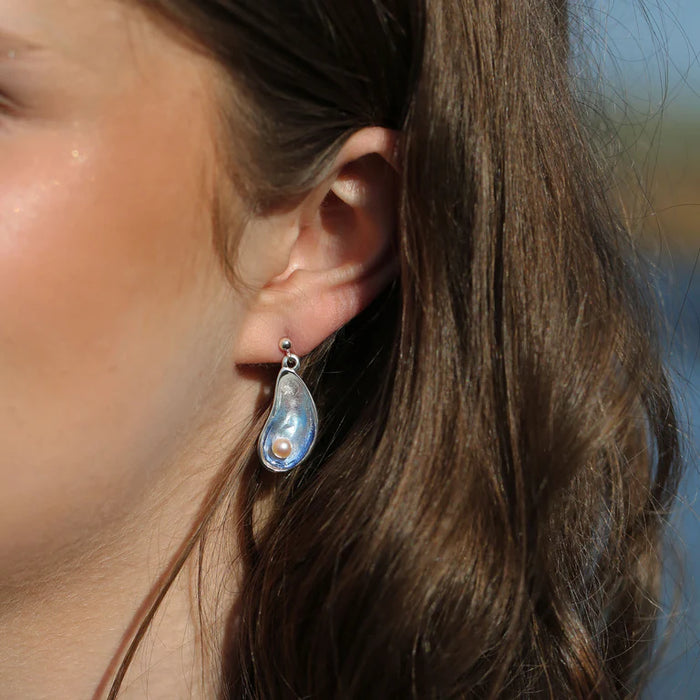 NEW Sheila Fleet Mussel Medium Drop Earrings with Peach Pearls in Mussel Blue Enamel (ESE290-MUSBL)