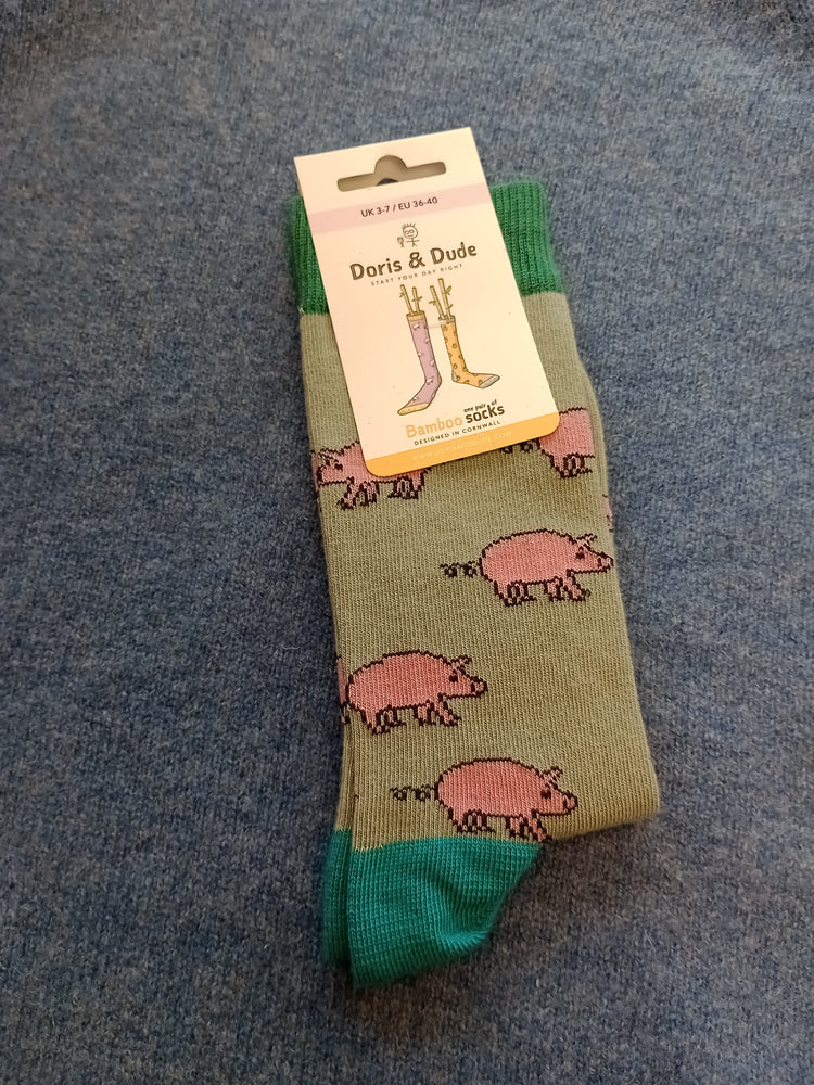 Doris & Dude Sage Green Pink Pig Socks