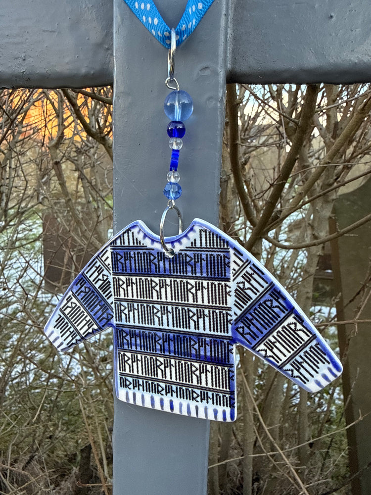 Judith Glue Runic Sweater Ceramic Hanger