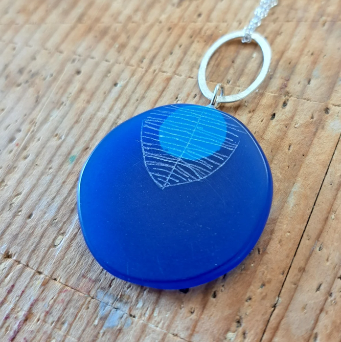 Carla Edwards - Leaf XL Round Pendant