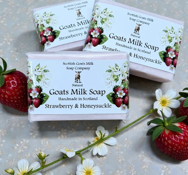 Scottish Goats Milk Soap Company - 95g Bar of Soap (Strawberry and Honeysuckle)