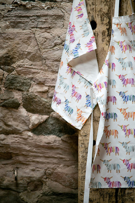 Hairy Coo & Co. - Hairy Coo 100% Cotton Apron (with Hairy Coo Brooch)