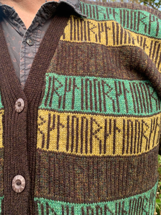 Orkney Runic V-Neck Jacket in Lichen