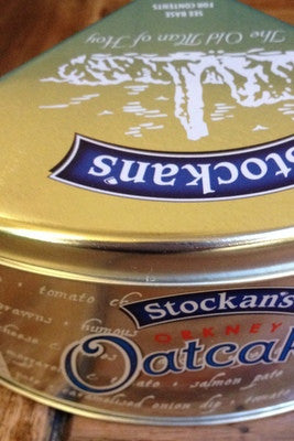 Stockans Oatcake Tin with two packets of oatcakes